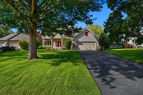 1860 Spinaker Dr, Woodbury, MN 55125