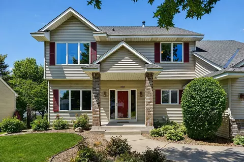 1860 Spinaker Dr, Woodbury, MN 55125