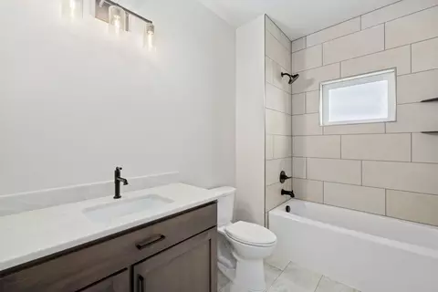 Bath - 927 Maple St, Kindred, ND 58051 photo 4 of 4