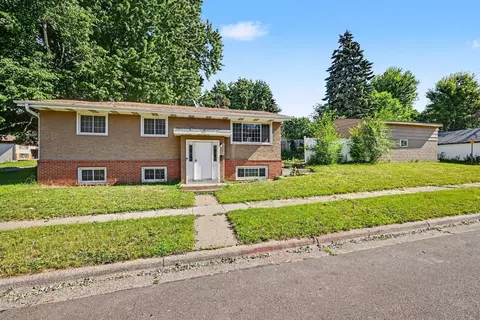 401 42nd Ave NE, Minneapolis, MN 55421