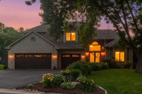 800 Fox Ct, Chanhassen, MN 55317