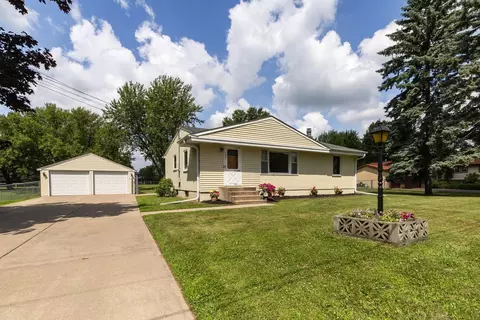 1957 Payne Ave, Maplewood, MN 55117