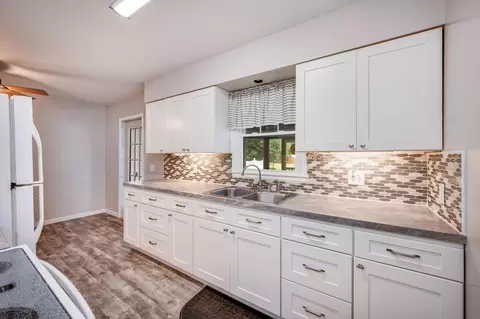 Kitchen - 1193 River Rd, Windom, MN 56101 photo 4 of 4