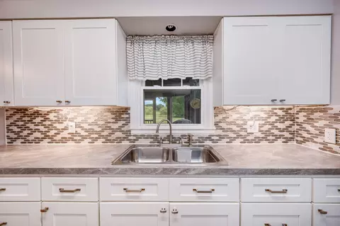 Kitchen - 1193 River Rd, Windom, MN 56101 photo 2 of 4