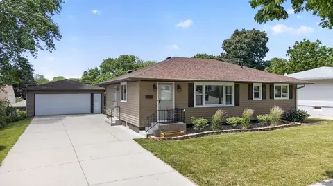 1525 11th Ave NE, Rochester, MN 55906