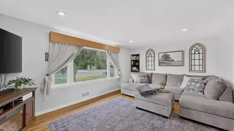 Living - 416 Smith St, Spring Valley, MN 55975 photo 2 of 4