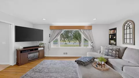 Living - 416 Smith St, Spring Valley, MN 55975 photo 3 of 4