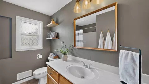 Bath - 416 Smith St, Spring Valley, MN 55975 photo 1 of 3