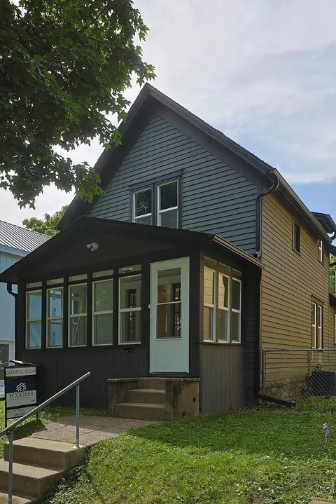 685 Stewart Ave, Saint Paul, MN 55102