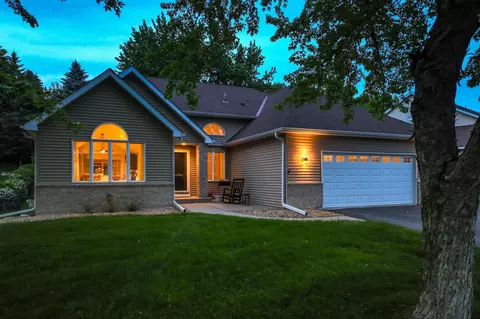 1104 Falls Curv, Chaska, MN 55318