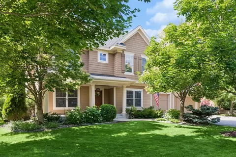 2404 Fieldstone Curv, Woodbury, MN 55129