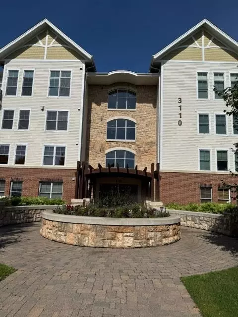 3110 N Chestnut St #312, Chaska, MN 55318