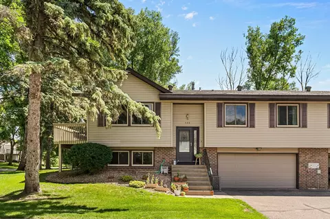 926 Sherwood Rd, Shoreview, MN 55126