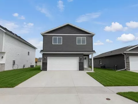 3734 33rd St S, Moorhead, MN 56560
