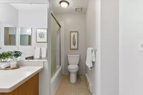 Bath - 2425 E Franklin Ave #212, Minneapolis, MN 55406 photo 4 of 4