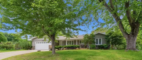 2005 Kelly Dr, Golden Valley, MN 55427