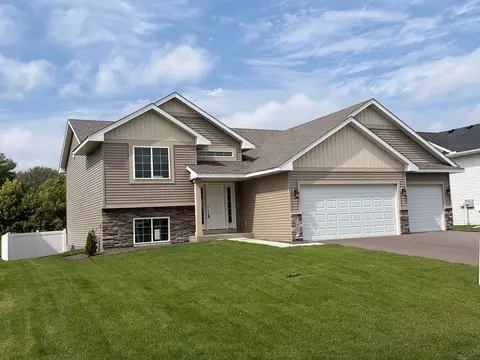 17703 Empire Trl, Lakeville, MN 55044