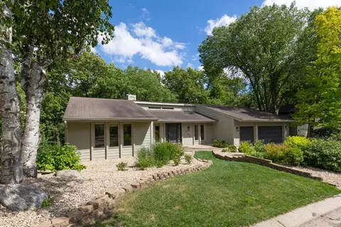 8753 Walton Oaks Dr, Bloomington, MN 55438