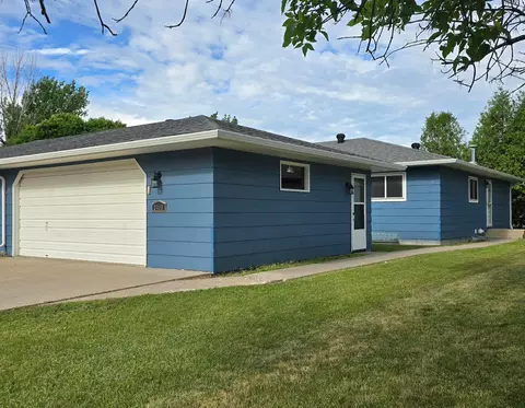 3409 12th St S, Moorhead, MN 56560