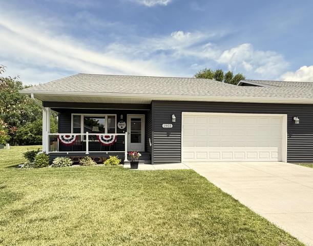 1903 Bud Rd, Windom, MN 56101