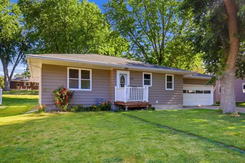 205 Burr Oak Dr, Albert Lea, MN 56007