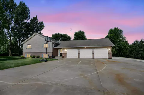 17834 Hunt Lake Trl, Faribault, MN 55021