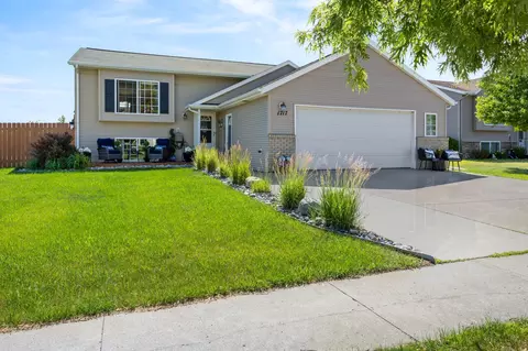 1717 13th St E, West Fargo, ND 58078