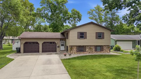 715 Sunset St SW, Hutchinson, MN 55350