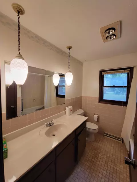 Bath - 5182 45th Ave SE, Saint Cloud, MN 56304 photo 1 of 1