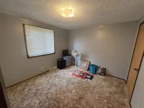 Bedroom - 702 Glenview Dr, Albert Lea, MN 56007 photo 2 of 2