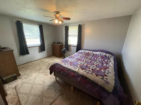 Bedroom - 702 Glenview Dr, Albert Lea, MN 56007 photo 1 of 2