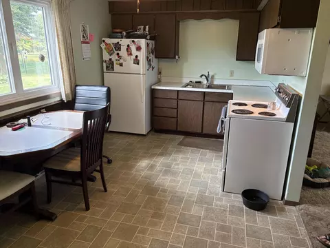 Kitchen - 702 Glenview Dr, Albert Lea, MN 56007 photo 1 of 2