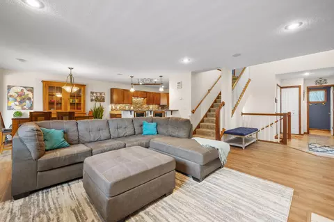 15221 Stonewood Ter, Burnsville, MN 55306