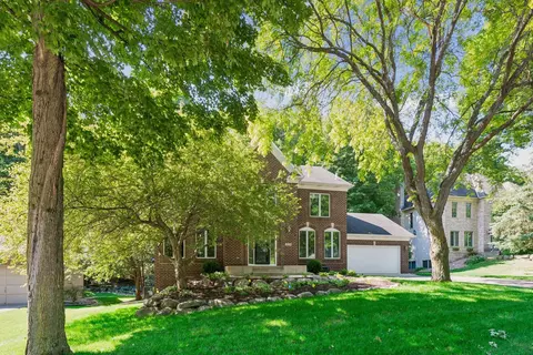 2109 Stone Creek Dr, Chanhassen, MN 55317