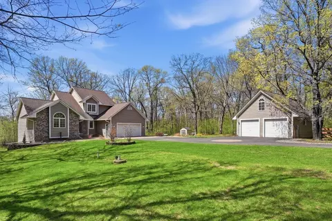 208 Country Oaks Rd, River Falls, WI 54022