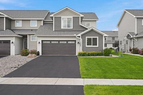 1723 Southpoint Ln, Hudson, WI 54016