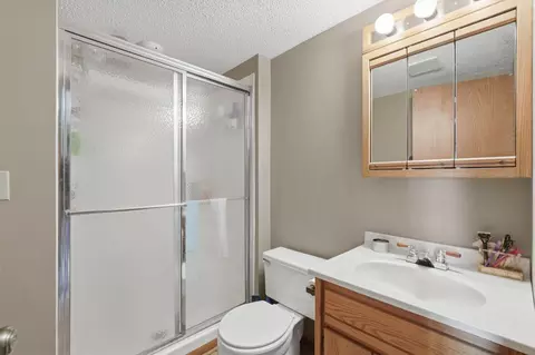 Bath - 1589 Four Oaks Rd, Eagan, MN 55121 photo 2 of 2