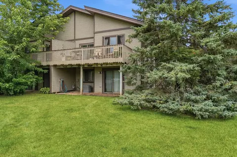 Exterior - 1589 Four Oaks Rd, Eagan, MN 55121 photo 4 of 5