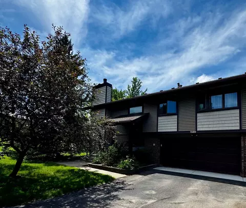 1589 Four Oaks Rd, Eagan, MN 55121