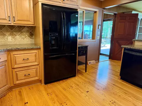 Kitchen - 4563 Pine Point Cir NW, Walker, MN 56484 photo 7 of 14