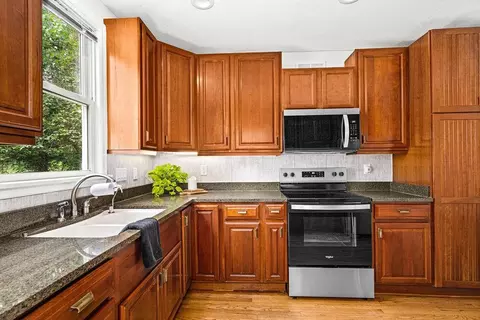 Kitchen - 2711 E 8th St, Duluth, MN 55812 photo 2 of 3