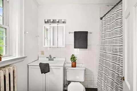 Bath - 2711 E 8th St, Duluth, MN 55812 photo 2 of 3