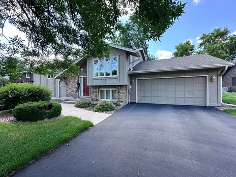 10324 Toledo Cir, Bloomington, MN 55437