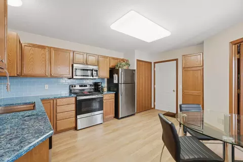 762 Lake Ridge Dr, Woodbury, MN 55129