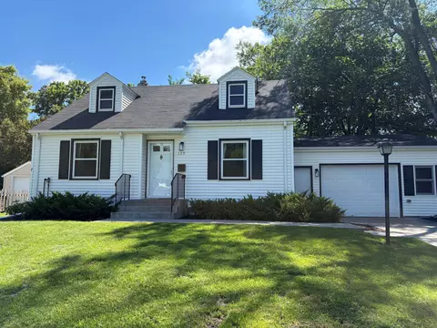 129 Park Ln, Hopkins, MN 55343