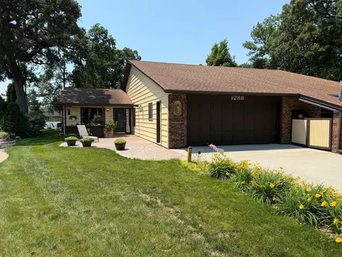 1288 Rolling Oaks Ln NW, Hutchinson, MN 55350