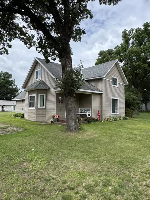 521 S Driftwood St, Royalton, MN 56373
