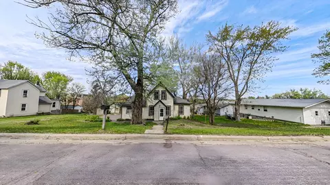 320 N 3rd St, Le Sueur, MN 56058