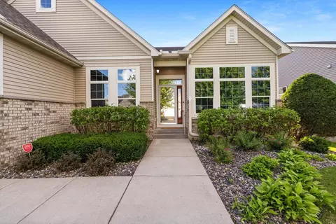 7701 Ranier Ln N, Maple Grove, MN 55311