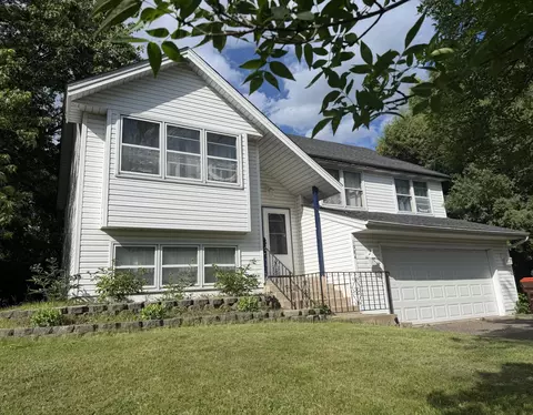 1984 Helena Ct, Oakdale, MN 55128
